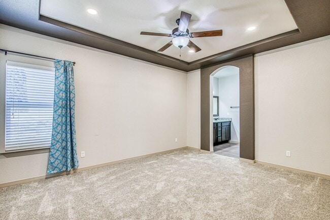 Building Photo - Beautiful 3 bed-2 baths with Casa Club/Gym...