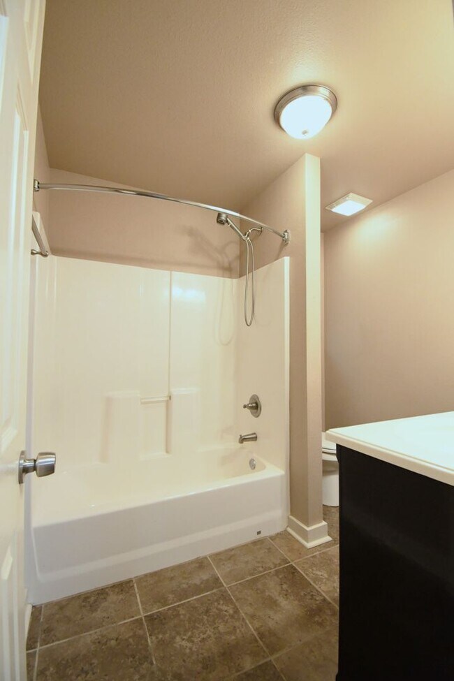 Building Photo - Lovely 4 Bedroom 2 Bath in Flint!