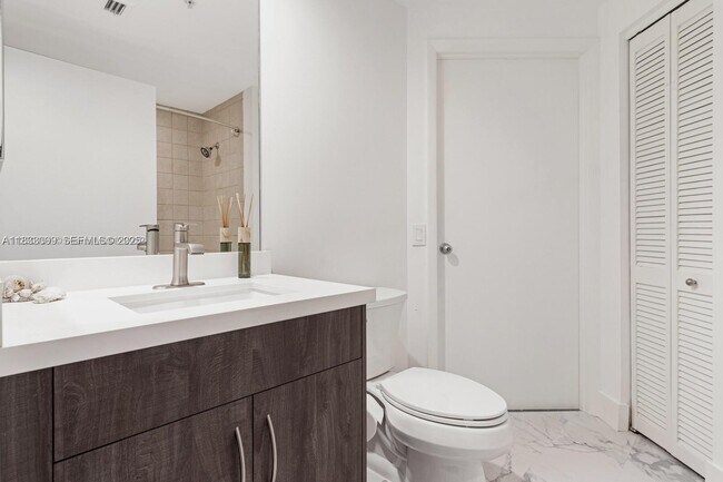 Building Photo - 801 Brickell Key Blvd