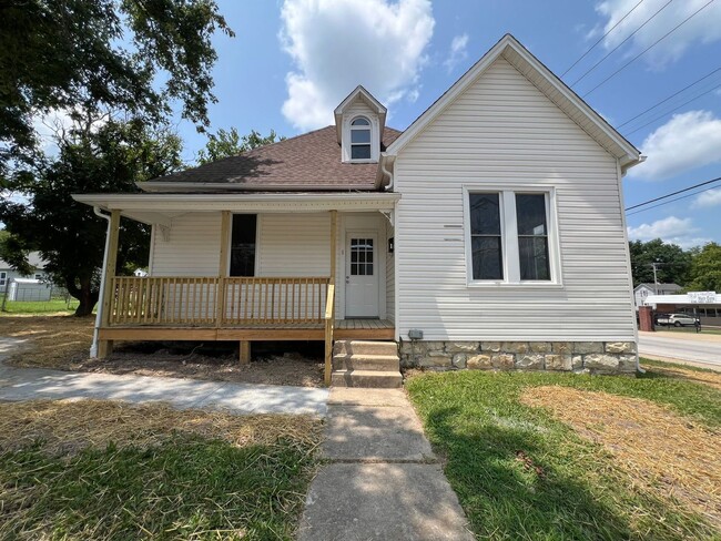 Primary Photo - Newly Remodeled 2 Bed 1 Bath Home in Downt...