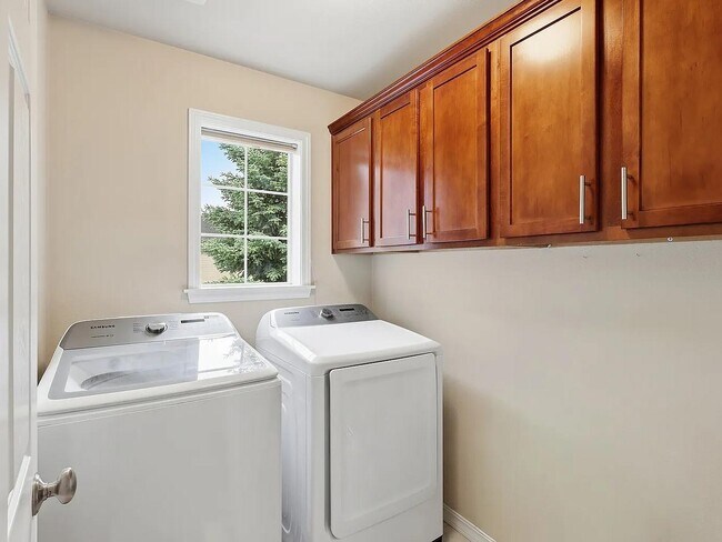 Building Photo - 61330 Huckleberry Pl