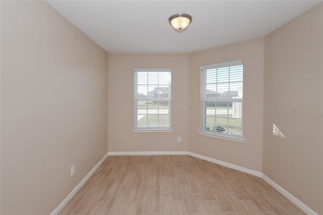 Building Photo - 1001 Strawberry Ridge Dr