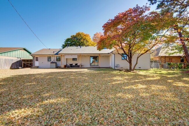 Building Photo - Gorgeous, updated home, turn-key and ready...