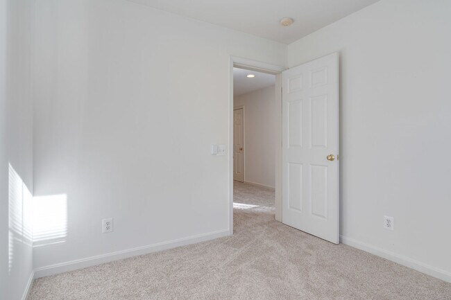 Building Photo - 6327 Dunn Ct