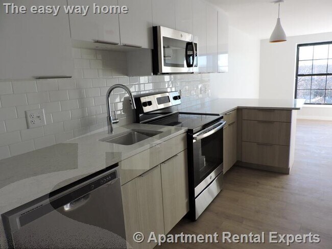 Building Photo - 10 Soden St