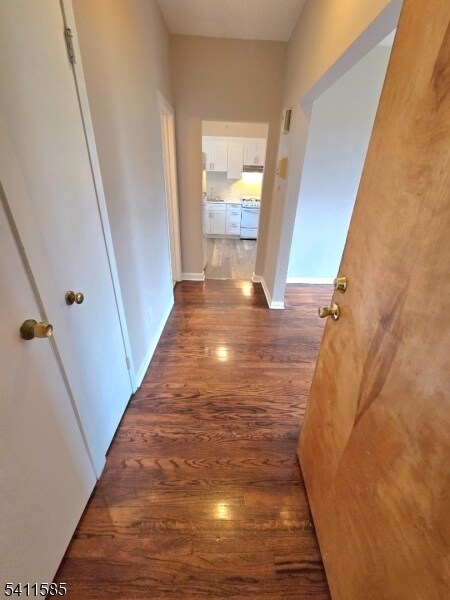 Building Photo - 579 Belleville Ave