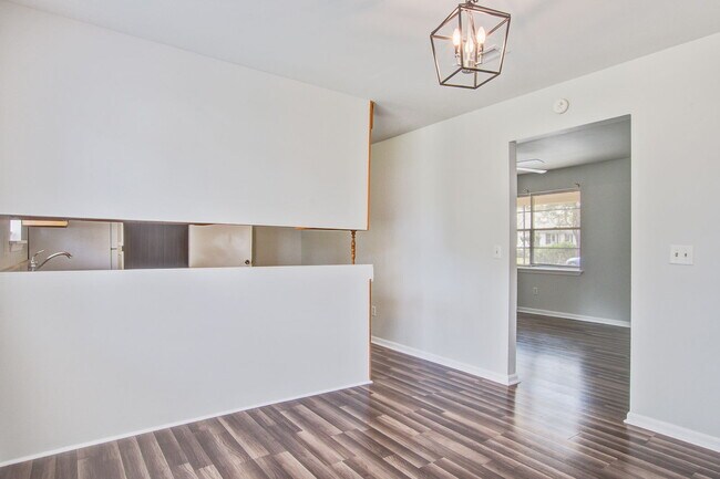 Building Photo - 1908 Swift Ave