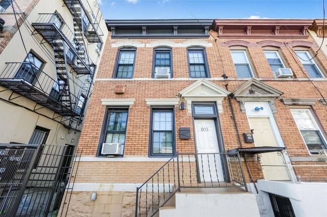 Building Photo - 803 West St