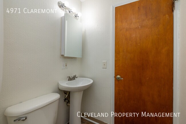 Building Photo - Charming Garfield Hts. Home