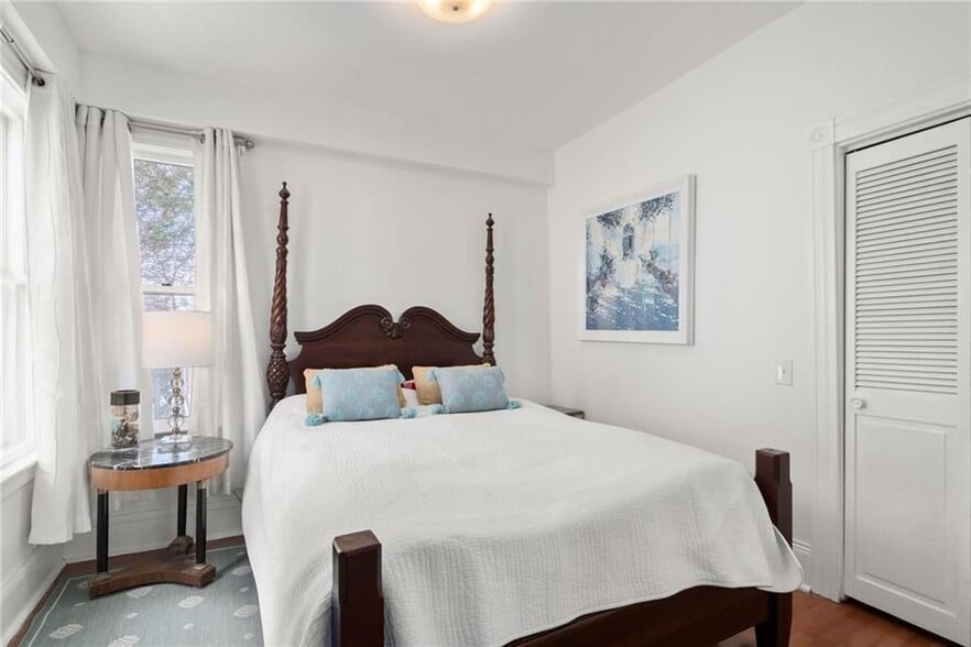 Building Photo - 34 Bull St