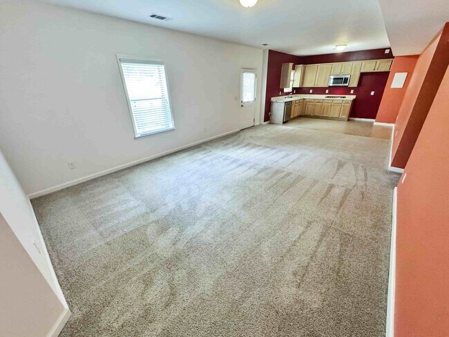 Building Photo - 6BR, 4BA, In-Law Suite
