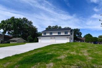 Building Photo - 735 Hoffman Rd