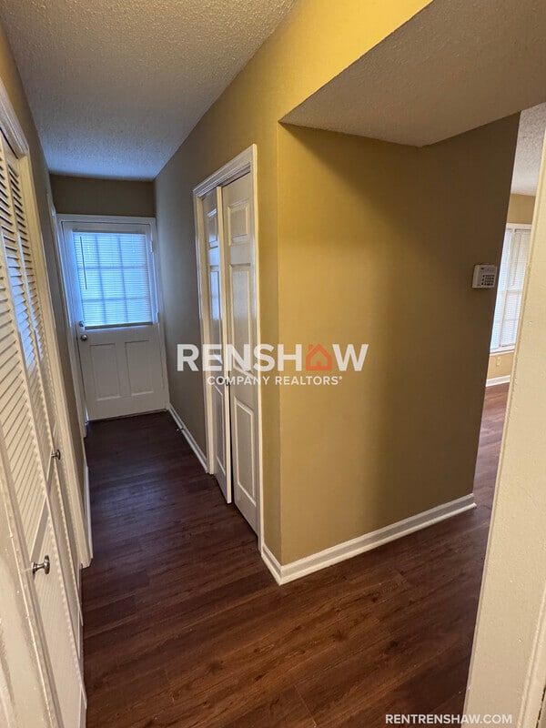 Building Photo - 3363 Coachouse Cove