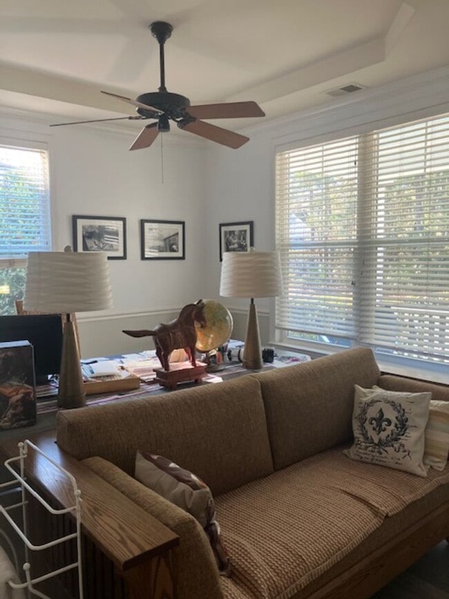 Building Photo - Stunning 3 - Bedroom 2.5 - Bath Townhome -...