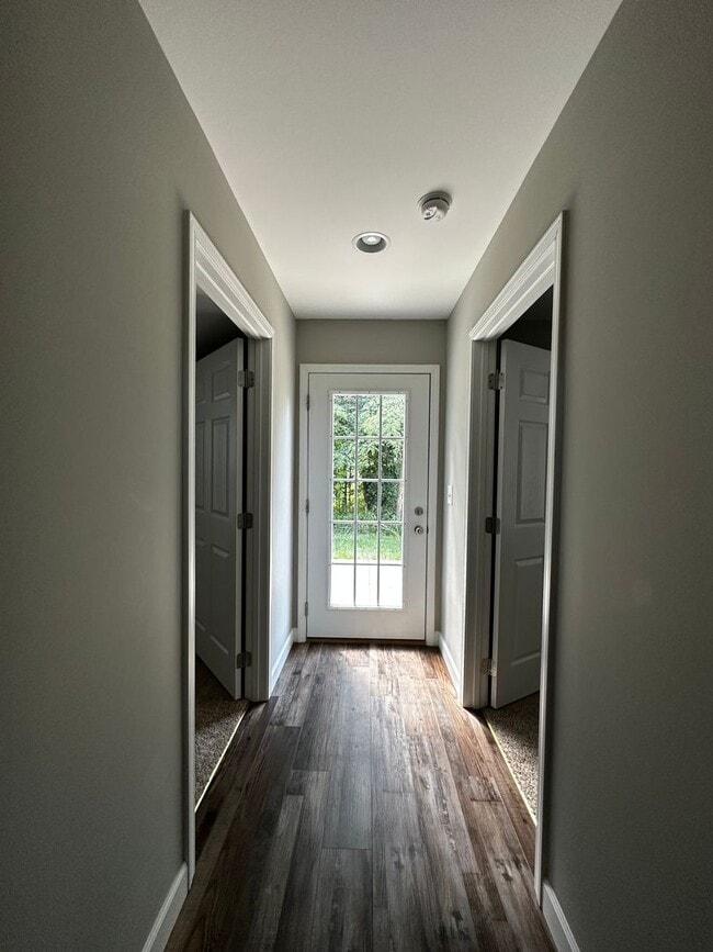 Building Photo - Spacious 3 Bedroom, 3.5bath in central Joh...