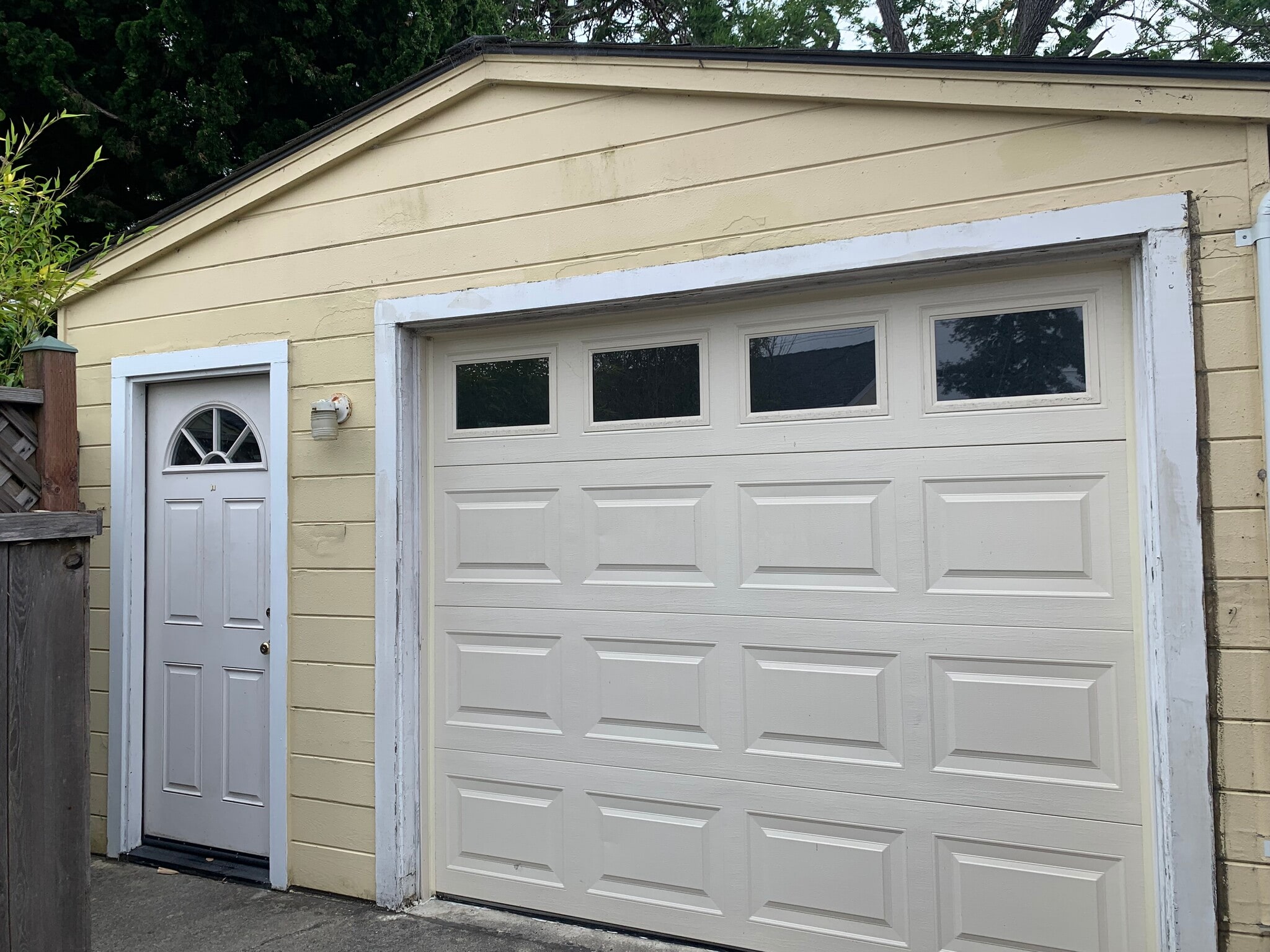 Building Photo - 415 Laurent St