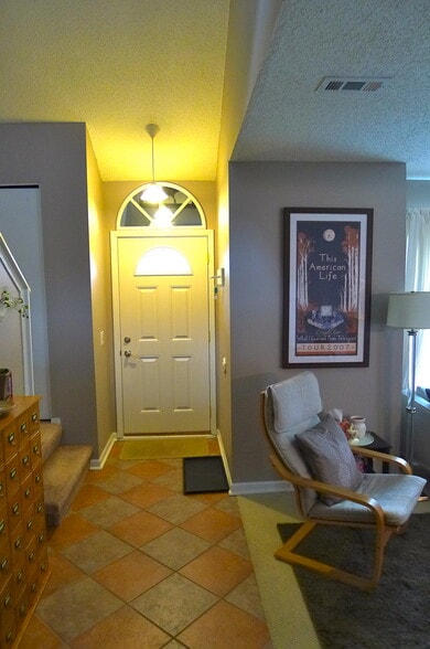 Building Photo - 108 Burwash Ave