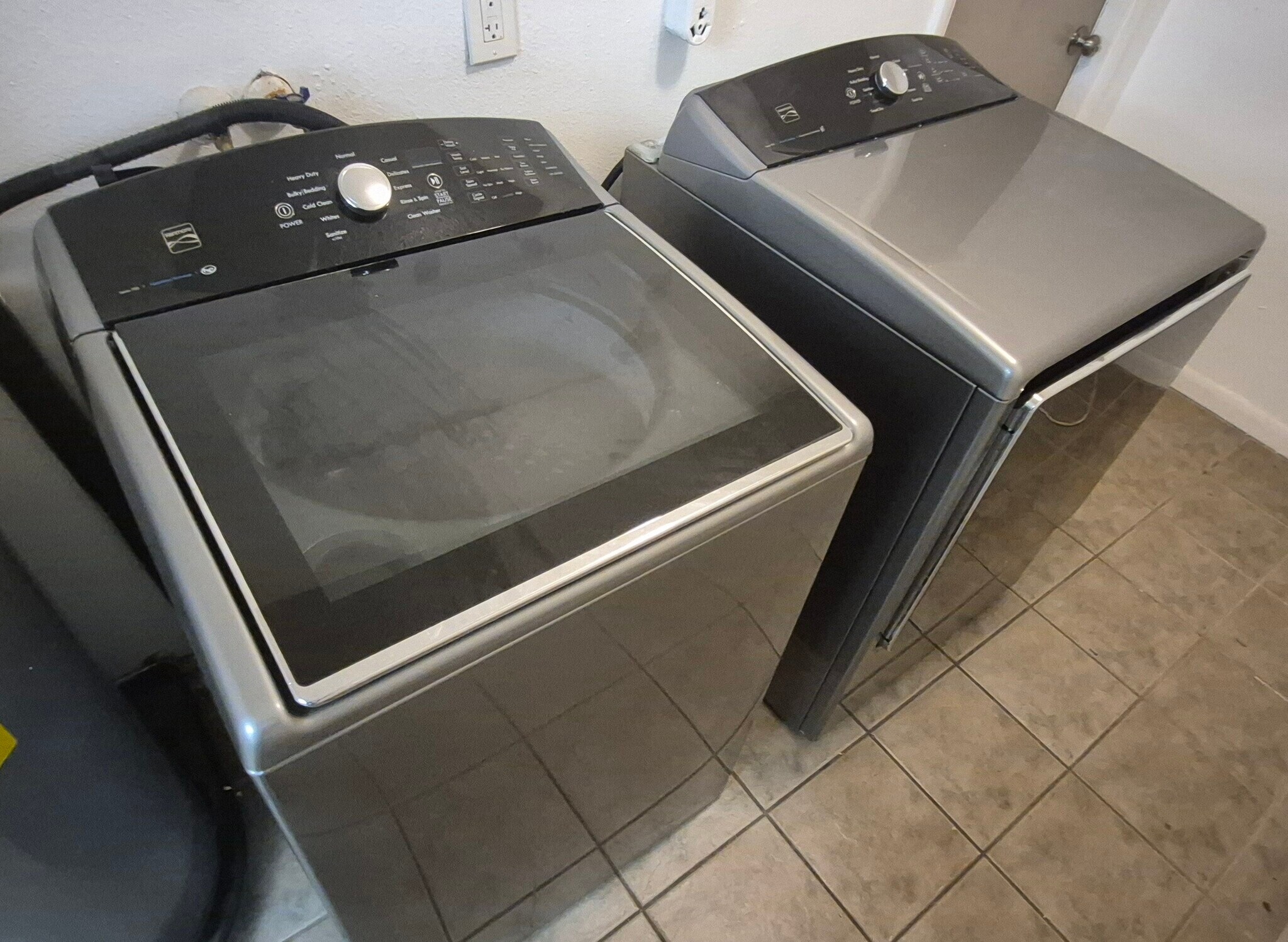 Full-size upgraded Washer/Dryer - 2884 Oaklawn Ave