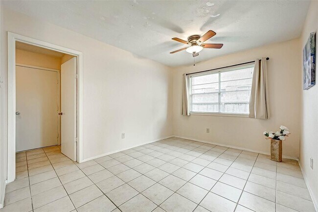 Building Photo - 9915 Towne Tower Ln