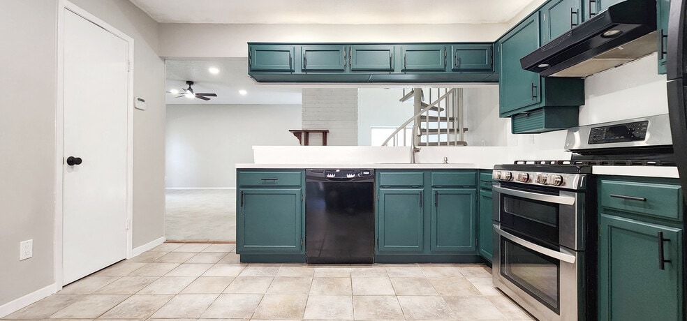 Kitchen - 4722 Rainbow Run