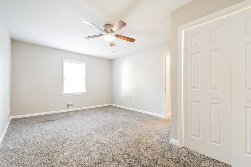 Building Photo - 217 Landing Dr