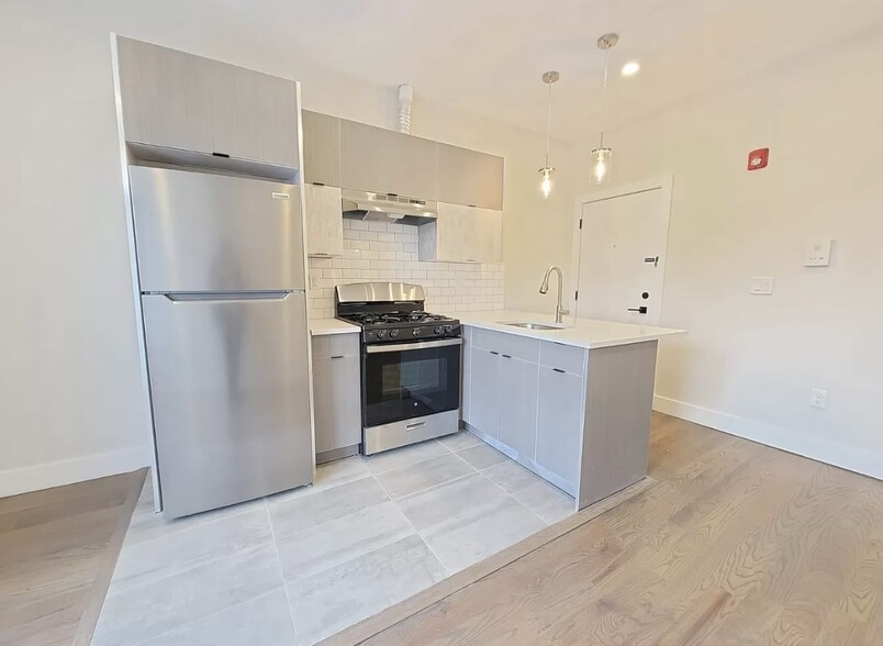 535 Hawthorne Ave 303 - 540 Hawthorne Ave