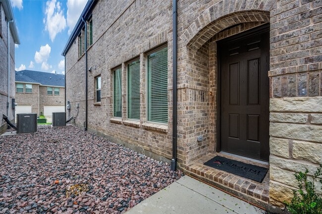 Building Photo - 512 Parkside Dr