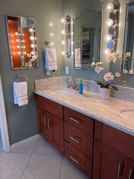 Building Photo - 226 5th St