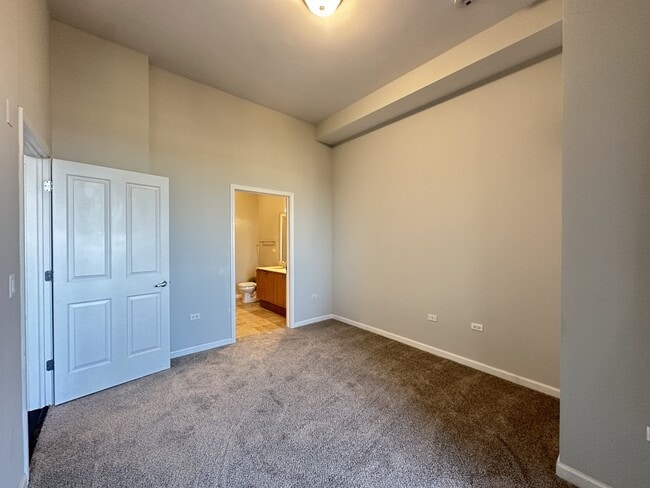 Building Photo - 1464 S Michigan Ave