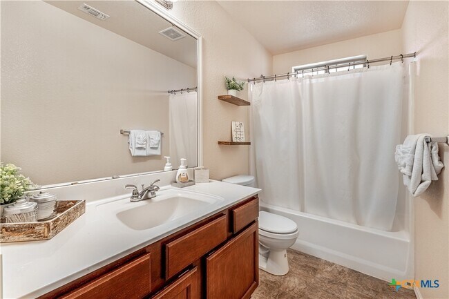 Building Photo - 605 Cody James Dr