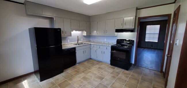 Building Photo - 112 Victor Reiter Pky