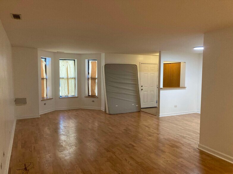 Building Photo - 746 S Oakley Blvd