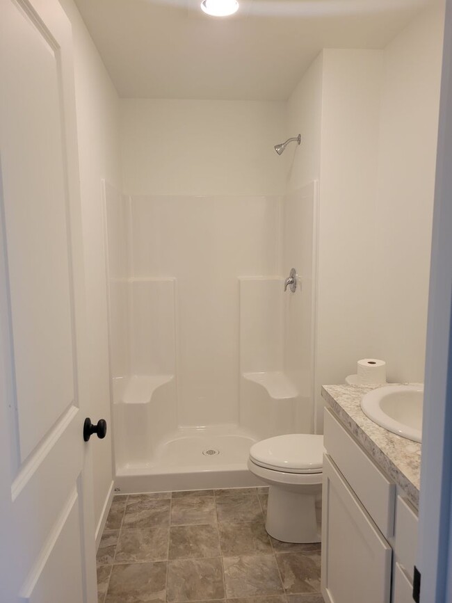 Building Photo - Beautiful 3 Bedroom Home