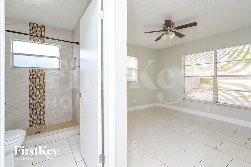 Building Photo - 2503 Mary Sue St