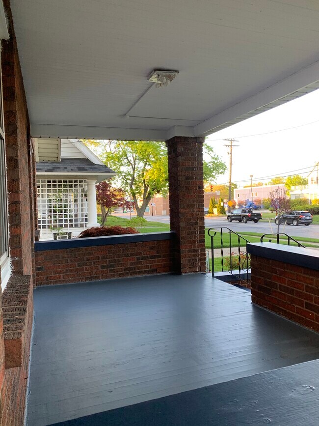 Building Photo - 2034 Warren Rd