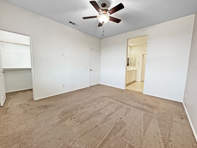 Building Photo - Spacious 3Bd/3.5Ba Home With All Primary B...