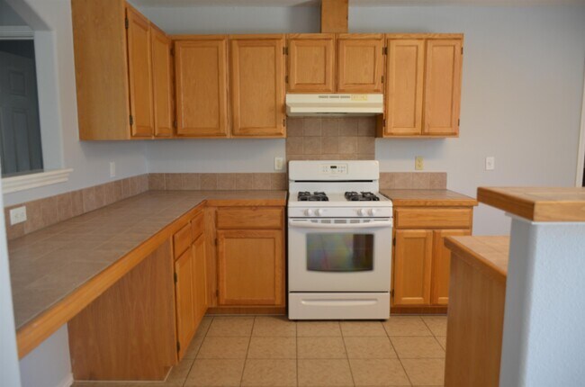 Building Photo - 520 Gandara Dr