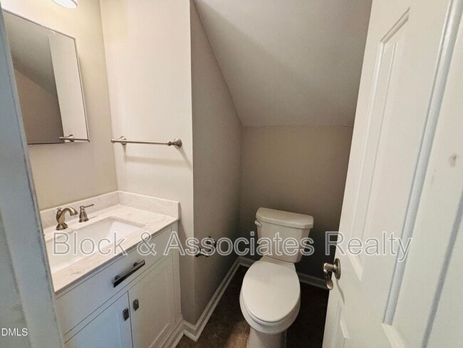 Building Photo - 2922 Glenridge Dr