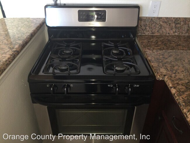 Building Photo - 714-718 W 20th St