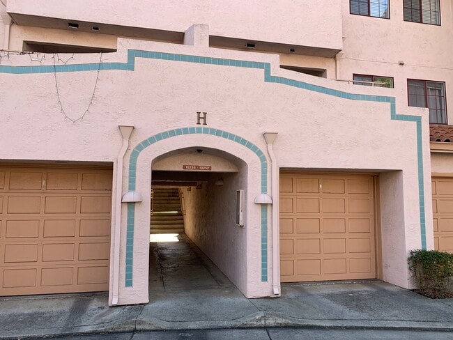 Building Photo - 10252 Danube Dr