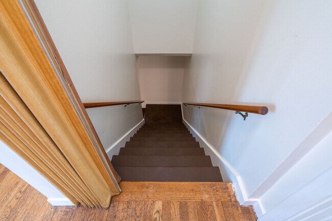 Building Photo - Gorgeous Audubon Park Home with Detached G...