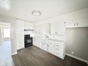 Building Photo - 3554 Brenton Ave