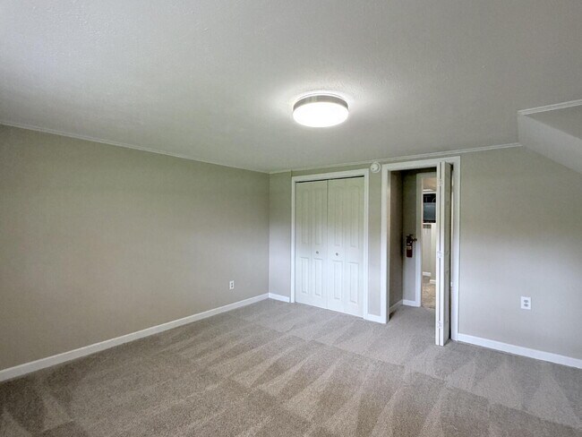 Building Photo - 725 Wildflower Ln