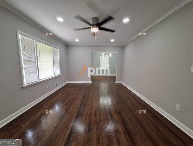 Building Photo - 2219 Rosewood Rd