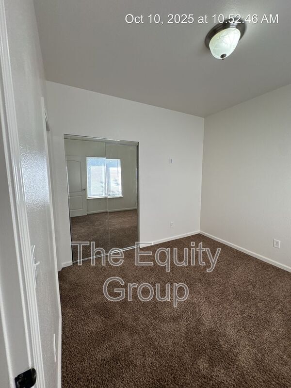 Building Photo - 2924 S Sallee Ct