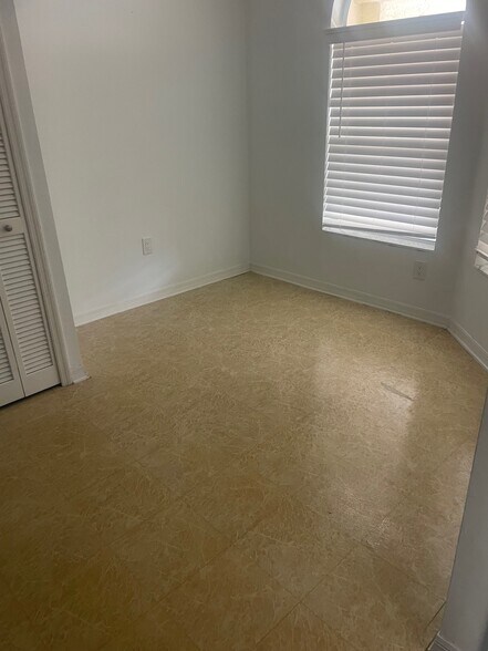 Building Photo - 3206 Sabal Palms Ct