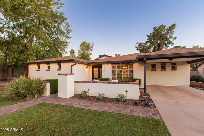 Building Photo - 4245 E Earll Dr