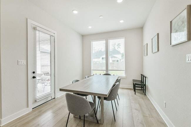 Building Photo - 9243 Trimble Lndg Dr