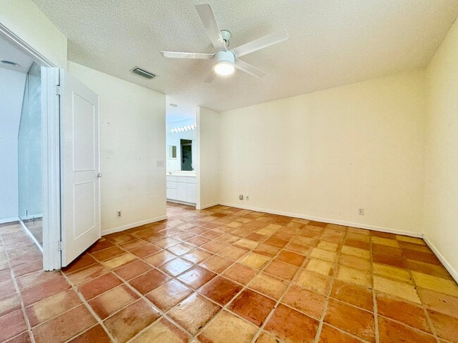 Building Photo - 5142 Majorca Club Dr