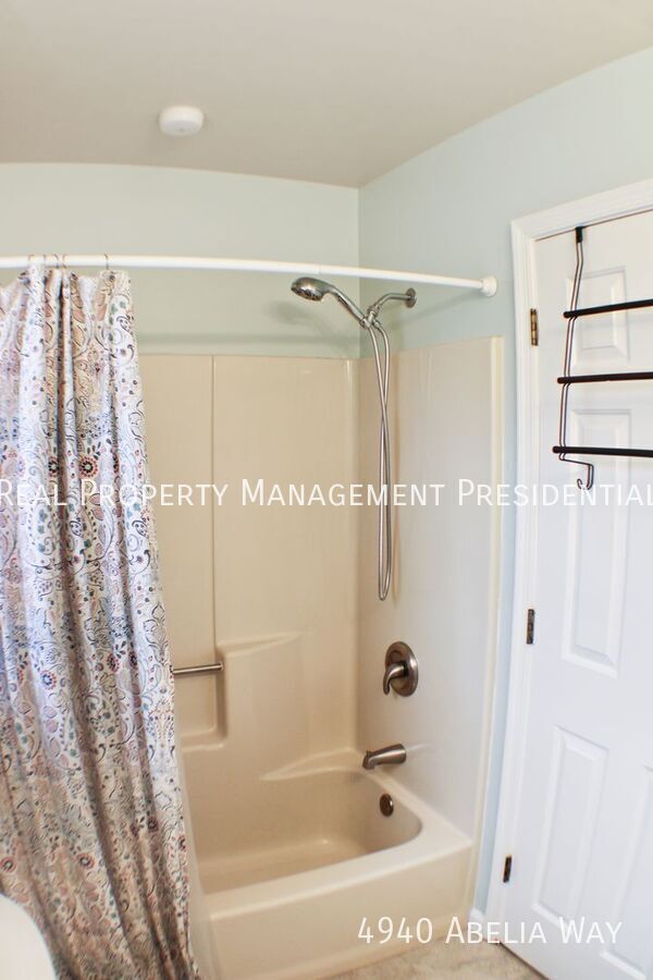 Building Photo - 4940 Abelia Way